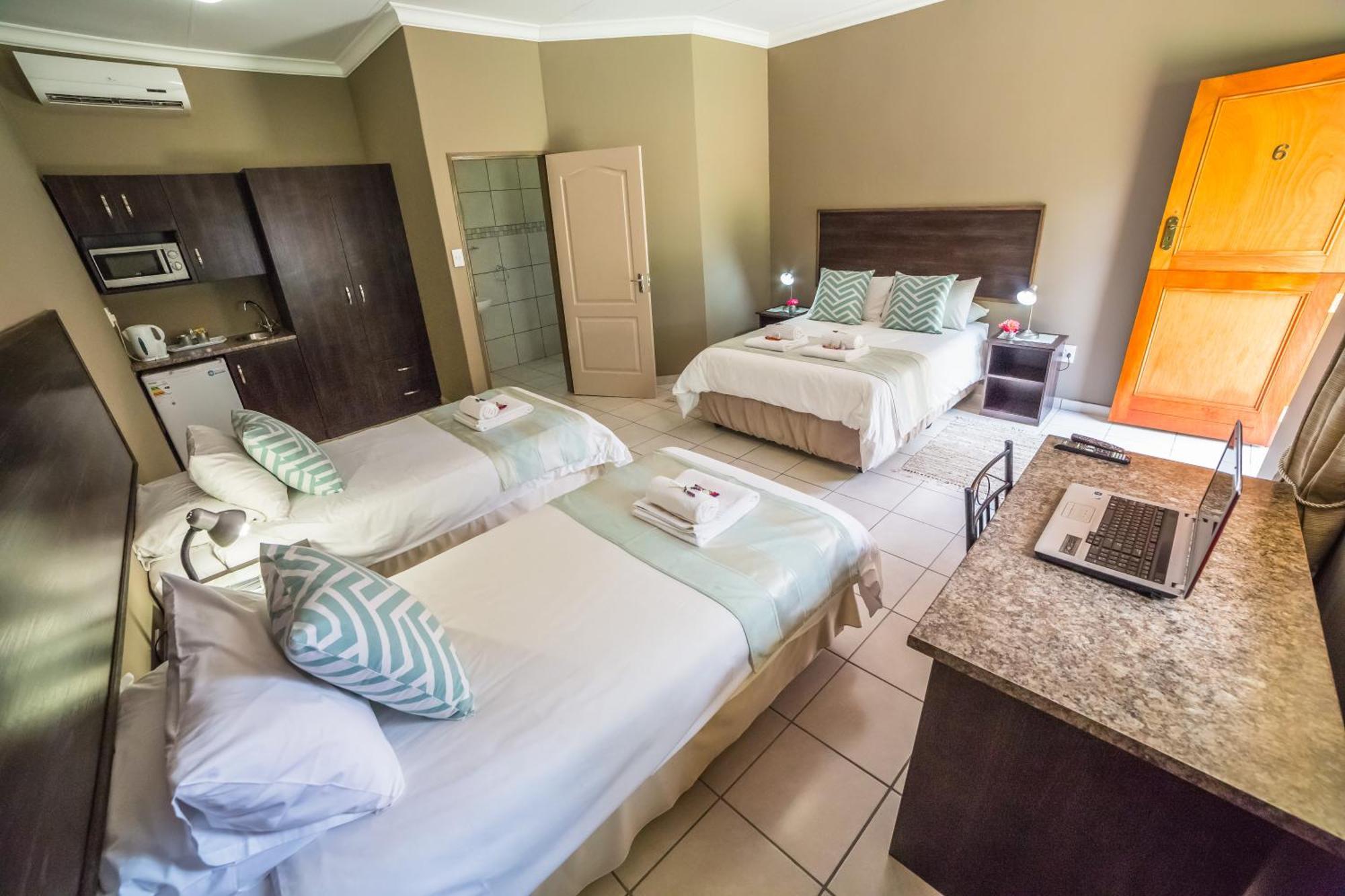 Beryl1 Guest House Klerksdorp Esterno foto