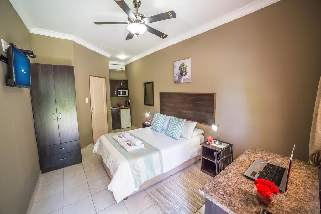 Beryl1 Guest House Klerksdorp Esterno foto