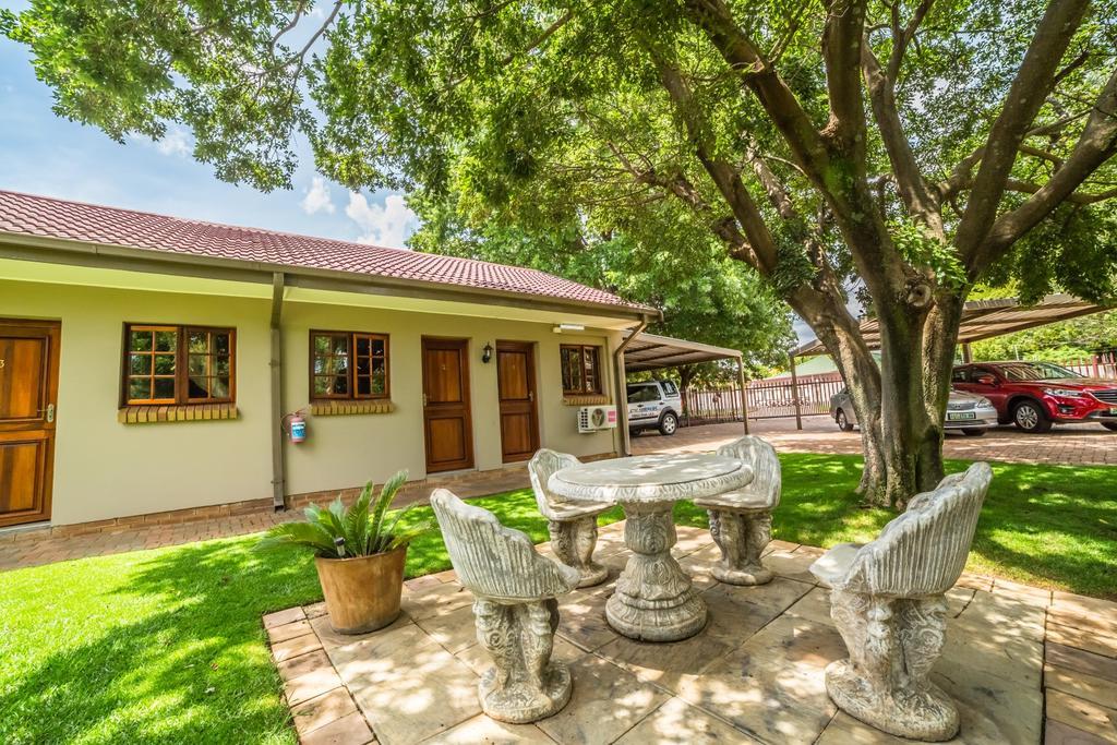 Beryl1 Guest House Klerksdorp Esterno foto