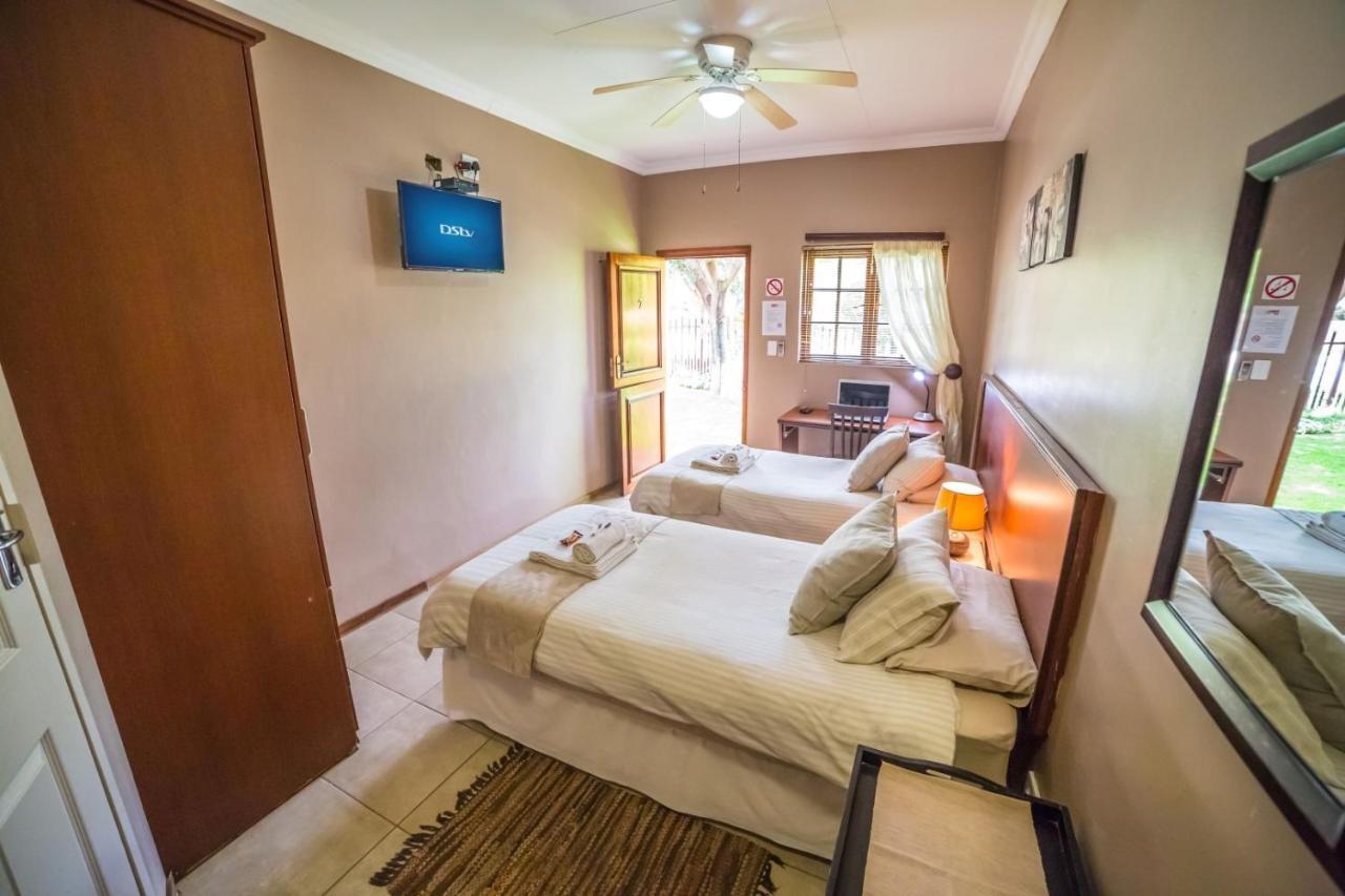 Beryl1 Guest House Klerksdorp Esterno foto